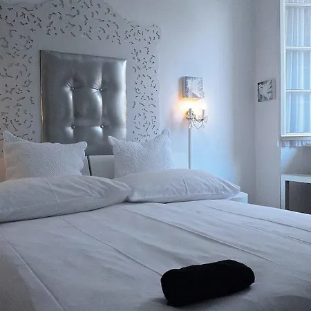 Caffe Dell'arte Boutique Готель 3*